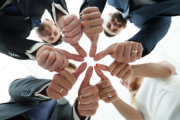 포토 JPG 해외이미지 서양인 여자 남자 로우앵글 협력 정장 여러명 상반신 성인 비즈니스맨 비즈니스우먼 동료 따봉 성인만 해외포토 외국인 옷 뷰포인트 다수 비즈니스 관계 사람 최고 직장인 파일형식 이미지허브