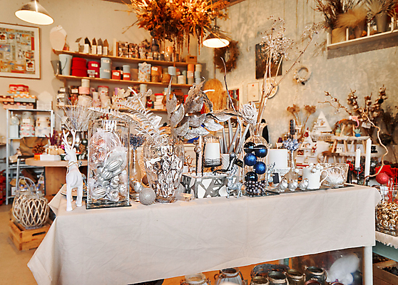 포토 JPG 해외이미지 나무 전통 디자인 계절 행복 어린이 백그라운드 컨셉 크리스마스 겨울 공 유리 휴가 새로움 선물 사람없음 장식 빛 상자 장난감 세일 상점 축제 수확 흰색 축하 인사 황금 12월 연도 심볼 무역 복고 기념품 해외포토 식물 기념일 감정 산업 컬러 농업 재질 사람 예절 날짜 오브젝트 파일형식 이미지허브