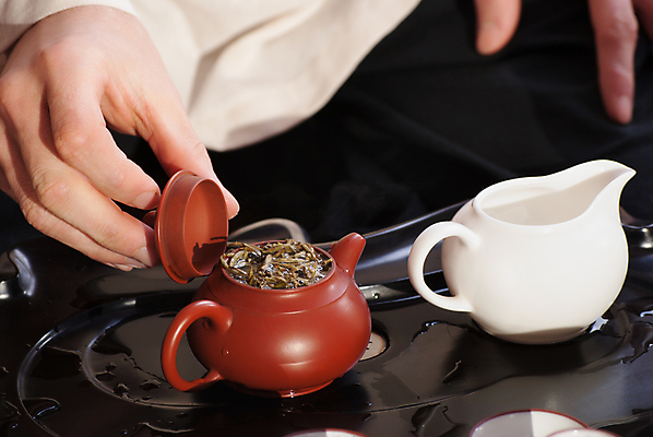 포토 JPG 해외이미지 전통 손 디자인 아시아 문화 음료 선 휴식 바닥 갈색머리 건강 관리 한명 사람 동양인 성인 목재 컵 초록색 세트 갈색 일본 중국 방 골동품 흰색 잡기 뜨거움 도자기 사발 기모노 찻주전자 집중 대나무 서비스 동쪽 주인 해외포토 나무 1 헤어스타일 식기 나라 컬러 컨셉 재료 모션 주전자 인종 신체부위 사기그릇 일본전통의상 방향 파일형식 이미지허브