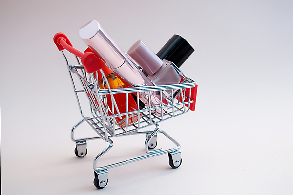 포토 JPG 해외이미지 직업 여자 얼굴 분홍색 백그라운드 컨셉 그림자 사람없음 장식 쇼핑 세트 컬러풀 뷰티 유행 세일 바구니 상점 카트 화장품 립스틱 붓 화려 팔레트 시장 구매 상품 가루 볼터치 수집 고객 피부 입술 오브젝트 상업 만들기 소매 온라인 슈퍼마켓 돌봄 해외포토 컬러 모션 사람 신체부위 화장 파일형식 이미지허브