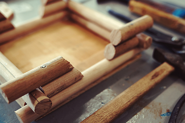 포토 JPG 해외이미지 음식 백그라운드 자연 조류 주택 사람없음 목재 공구 제조 계획 망치 먹이 배고픔 깃털 경계 서식 목공예 새장 내추럴 돌봄 수유 핸드메이드 해외포토 나무 동물 컨셉 재료 모션 건물 도구 공예 생태계 케이지 파일형식 이미지허브