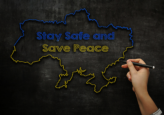 포토 JPG 해외이미지 벽 컨셉 텍스트 서기 사람없음 파란색 단어 세계 노란색 평화 희망 페인트 자유 흰색 깃발 그리기 메시지 위험 공격 민주주의 충돌 심볼 사인 군용 전쟁 육군 애국심 슬로건 우크라이나 전국 항의 헬프 해외포토 문자 감정 유럽 컬러 모션 군대 도움 파일형식 이미지허브