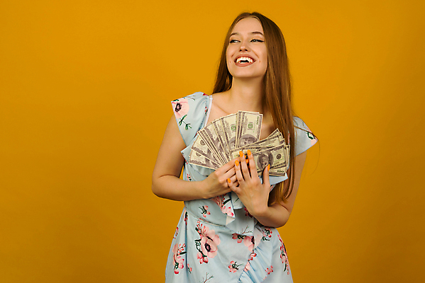 포토 JPG 해외이미지 손 여자 행복 백그라운드 지폐 돈 비즈니스 한명 미소 웃음 안전 사람 뷰티 유행 달러 꿈 흰색 잡기 우승 부채 티켓 재산 카지노 흥분 이익 월급 고립 복권 샤워실 세금 승자 회계사 해외포토 직업 1 감정 컬러 모션 표정 신체부위 금융 최고 도박 샤워시설 파일형식 이미지허브