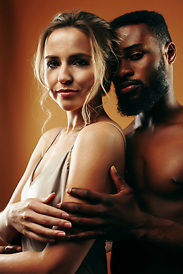 포토 JPG 해외이미지 백인 라이프스타일 커플 여자 남자 행복 감정 컨셉 2 관계 함께함 따뜻함 사랑 미소 사람 두명 갈색 유행 검은색 낭만 흰색 돌봄 섞기 해외포토 레이스천 서양인 컬러 모션 표정 생활 직물 파일형식 이미지허브