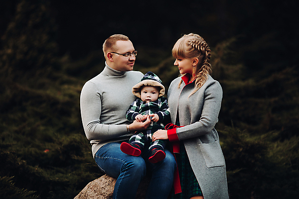 포토 JPG 해외이미지 백인 커플 응시 계절 공원 딸 행복 감정 어린이 결혼 백그라운드 단풍 가족 관계 포옹 남편 함께함 3 사랑 미소 성인 야외 세명 울타리 유행 귀여움 가을 자녀 아기 잡기 아내 숲 걸음마 통일 스타일 해외포토 서양인 시선 공공시설 컨셉 잎 안기 모션 표정 사람 이벤트 담장 파일형식 이미지허브