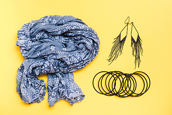 포토 JPG 해외이미지 디자인 옷 여자 백그라운드 컨셉 장신구 팔찌 사람없음 세트 컬러풀 뷰티 노란색 유행 귀걸이 목도리 침묵 봄 도시 악단 화려 고급 우아함 오브젝트 손목보호대 스타일 힙스터 해외포토 잡화 계절 패션 음악 컬러 사람 소리 파일형식 이미지허브