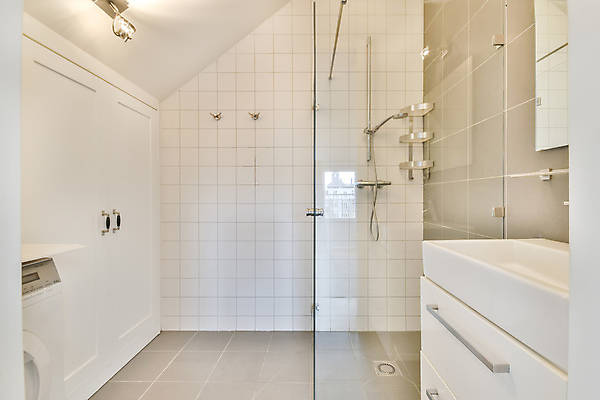 포토 JPG 해외이미지 유리 실내 사람없음 인테리어 욕실 세면대 화장실 서랍장 심플 샤워기 샤워실 해외포토 디자인 가구 재질 내부 샤워시설 파일형식 이미지허브