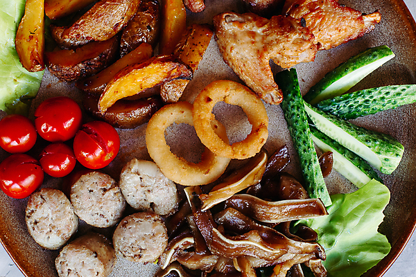 포토 JPG 해외이미지 접시 음식 백그라운드 날개 채소 탁자 감자 육류 요리 사람없음 목재 가로 빨간색 식당 식사 저녁식사 치킨 샐러드 튀김 흰색 신선 뜨거움 황금 맛 그릴 바비큐 굽기 먹기 속도 매움 점심식사 해로움 맛있는 해외포토 나무 식기 컬러 가구 컨셉 식재료 재료 모션 주방용품 상점 구이 닭고기요리 파일형식 이미지허브