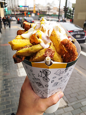 포토 JPG 해외이미지 전통 음식 가방 새우 거리 패스트푸드 요리 사람없음 야외 노란색 식당 맑음 식사 치킨 튀김 감자튀김 신선 막대기 황금 선택 그릴 혼합 바비큐 굽기 지중해 먹기 속도 오징어 테이크아웃 원뿔 마요네즈 여왕 점심식사 길거리음식 깊이 페루 해외포토 도형 잡화 바다 컬러 컨셉 모션 주방용품 날씨 연체동물 감자 갑각류 상점 수중동물 소스_음식 남아메리카 인스턴트 구이 닭고기요리 파일형식 이미지허브