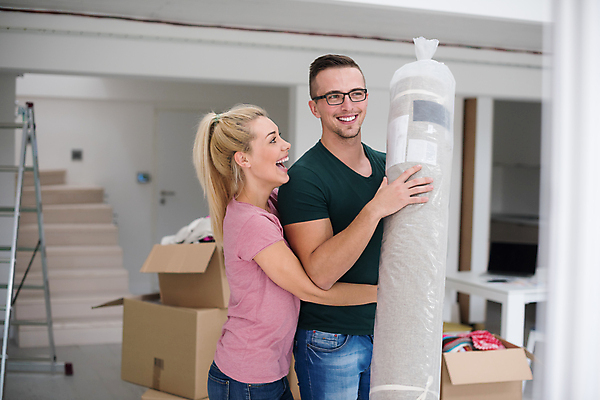 포토 JPG 해외이미지 여자 남자 행복 사다리 안기 들기 상반신 성인 두명 옆모습 상자 계단 카펫 책상 준비 이삿짐 성인만 해외포토 감정 뷰포인트 가구 모션 사람 도구 이사 파일형식 이미지허브