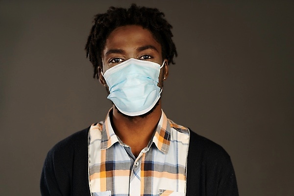 포토 JPG 해외이미지 백인 라이프스타일 남자 흑인 건강 가면 한명 안전 성인 약 건강관리 검은색 의사 도움 바이러스 스웨터 그만 넘어짐 돌봄 위생관리 헬프 성인남자만 해외포토 서양인 1 컬러 컨셉 상의 의학 모션 관리 사람 생활 의료진 남자만 성인만 파일형식 이미지허브