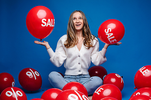 포토 JPG 해외이미지 백인 모델 여자 행복 얼굴 포즈 백그라운드 컨셉 휴가 발렌타인데이 선물 사랑 미소 사람 앉기 성인 사람없음 빨간색 파란색 쇼핑 뷰티 파티 세일 축하 잡기 풍선 고립 스타일 카피스페이스 해외포토 서양인 감정 컬러 모션 데이이벤트 표정 이벤트 신체부위 공백 파일형식 이미지허브