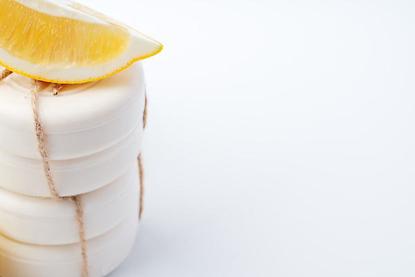 포토 JPG 해외이미지 사람없음 청결 공백 레몬 오브젝트 흰배경 비누 고체 위생관리 짚끈 해외포토 백그라운드 과일 관리 위생용품 흰색 끈 위생 파일형식 이미지허브