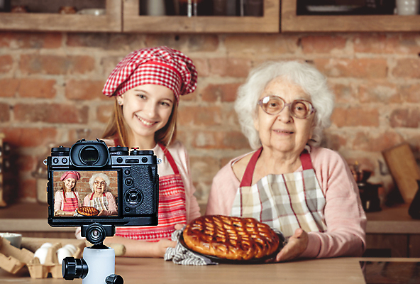 포토 JPG 해외이미지 백인 전통 딸 할머니 어린이 음식 조각 과일 탁자 휴가 디저트 주택 함께함 사랑 요리 두명 쿠키 카메라 케이크 주방 요리사 앞치마 빵집 시골 맛 굽기 준비 반죽 삼각대 블로거 블로그 타르트 페스츄리 핸드메이드 맛있는 해외포토 서양인 직업 여자 노년 감정 빵 가구 컨셉 가족 사람 건물 전자제품 상점 구이 파이_빵 파일형식 이미지허브