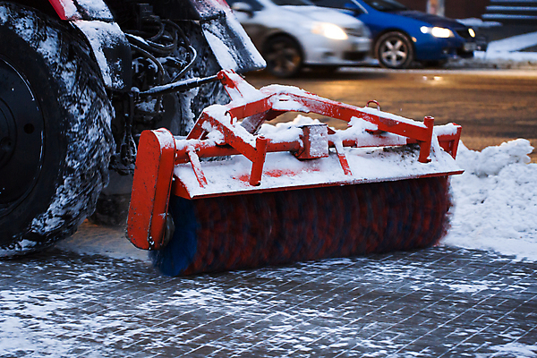 포토 JPG 해외이미지 도로 겨울 자동차 거리 사람없음 야외 장비 보행로 청소 눈치우기 제설 폭설 눈내림 해외포토 계절 길 육상교통 교통시설 눈_날씨 자연재해 치우기 파일형식 이미지허브