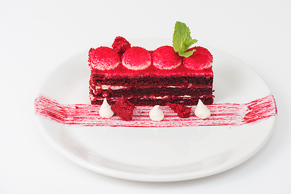 포토 JPG 해외이미지 접시 실내 사람없음 케이크 민트 크림 흰배경 플레이팅 레드벨벳 해외포토 식기 백그라운드 디저트 내부 흰색 상차림 허브 파일형식 이미지허브