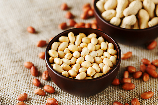 포토 JPG 해외이미지 그릇 실내 사람없음 아웃포커스 견과류 떨어짐 유기농 담기 땅콩 땅콩껍질 해외포토 식기 웰빙 컨셉 모션 촬영기법 내부 껍질 파일형식 이미지허브