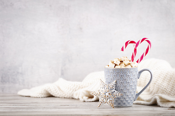 포토 JPG 해외이미지 별 크리스마스 크리스마스용품 실내 사람없음 니트 코코아 별모형 지팡이사탕 해외포토 자연요소 기념일 음료 상의 사탕 내부 모형 용품 파일형식 이미지허브