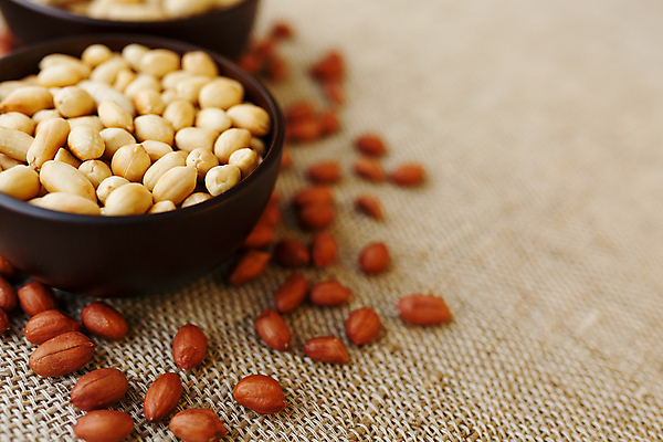 포토 JPG 해외이미지 그릇 실내 사람없음 아웃포커스 견과류 유기농 담기 땅콩 땅콩껍질 해외포토 식기 웰빙 모션 촬영기법 내부 껍질 파일형식 이미지허브