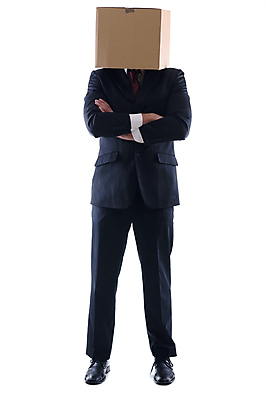 포토 JPG 해외이미지 전신 남자 한명 서기 정장 성인 앞모습 팔짱 비즈니스맨 종이상자 흰배경 성인남자한명만 해외포토 1 옷 뷰포인트 백그라운드 비즈니스 모션 사람 상자 흰색 직장인 남자한명만 성인남자만 파일형식 이미지허브