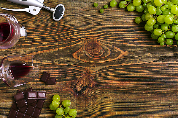 포토 JPG 해외이미지 백그라운드 와인잔 포도 사람없음 목재 와인 초콜릿 축하 와인오프너 카피스페이스 해외포토 나무 컨셉 술잔 과일 재료 디저트 주류 공백 병따개 파일형식 이미지허브