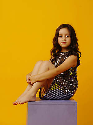 포토 JPG 해외이미지 라이프스타일 드레스 행복 얼굴 어린이 백그라운드 장난 학교 놀이 휴가 한명 미소 사람 여름 빛 금발 뷰티 노란색 유행 기쁨 흰색 표현 달콤 긍정 고립 몽환 해외포토 1 헤어스타일 옷 계절 교육 감정 컬러 컨셉 표정 생활 신체부위 맛 파일형식 이미지허브