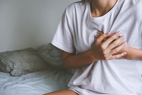 포토 JPG 해외이미지 손 스트레스 건강 한명 사람 약 고통 환자 흰색 하트 심장 잡기 맥박 호흡 질병 상처 공격 가슴 문제 궤 심장병 압력 증상 해로움 해외포토 모양 1 감정 컬러 컨셉 의학 모션 신체부위 장기_의학 파일형식 이미지허브