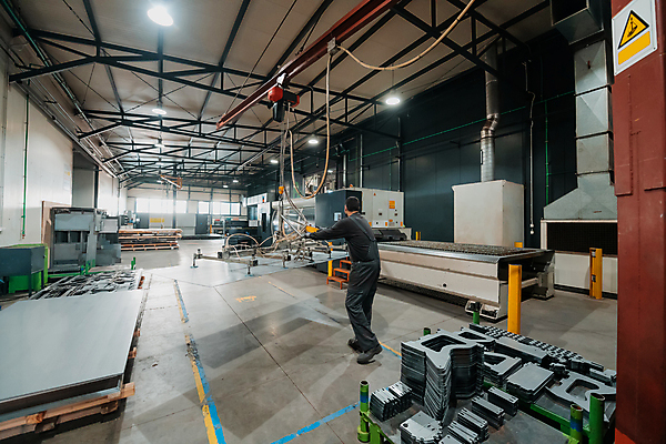 포토 JPG 해외이미지 전신 남자 산업 공장 실내 한명 성인 장비 작업 기술자 엔지니어 성인남자한명만 해외포토 직업 1 공업 사람 내부 남자한명만 성인남자만 파일형식 이미지허브