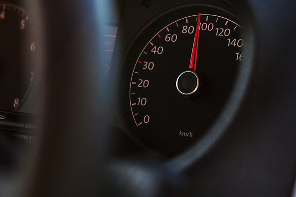 포토 JPG 해외이미지 도로 여행 자동차 화살 새로움 사람없음 빨간색 달리기 라벨 검은색 어둠 기계 운전 기구 판넬 바퀴 끝 측정 속도 시작 눈금 정비공 기어 계량기 모터 재촉 진행 게이지 계기판 방법 속도계 자동 제어 집회 해외포토 레이스천 길 육상교통 컬러 컨셉 교통시설 모션 프레임 직물 기술자 파일형식 이미지허브