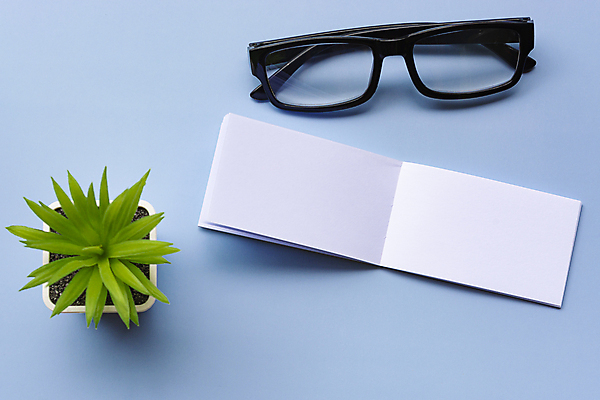 포토 JPG 해외이미지 직업 라이프스타일 디자인 종이 안경 백그라운드 컨셉 비즈니스 텍스트 통신 성공 이벤트 사람없음 사무실 펜 우주 쪽지 공백 도전 업무 메시지 계획 심볼 책상 사인 파란배경 긍정 열정 페이지 시트 골 마케팅 조언 철학 플랫레이 카피스페이스 해외포토 잡화 교육 감정 가구 생활 파란색 필기구 작업 플랫 파일형식 이미지허브