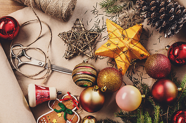 포토 JPG 해외이미지 디자인 행복 별 종이 백그라운드 크리스마스 겨울 공 탁자 휴가 주택 프레임 창조 선물 미술 취미 사람없음 목재 장식 상자 크리스마스트리 화환 놀람 축하 소나무 활 준비 솔방울 패키지 전나무 DIY 내추럴 크리스마스이브 핸드메이드 가문비나무 카피스페이스 국경 해외포토 자연요소 나무 계절 기념일 꽃 감정 가구 컨셉 재료 문화예술 표정 건물 공백 파일형식 이미지허브