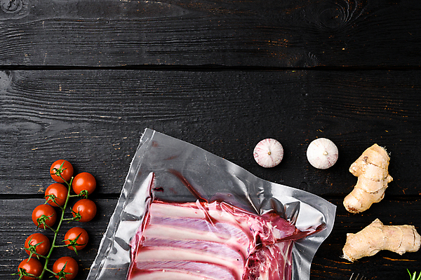 포토 JPG 해외이미지 식재료 방울토마토 실내 마늘 생고기 사람없음 날것 생강 양고기 양갈비 카피스페이스 나무배경 진공포장 해외포토 백그라운드 토마토 채소 포장 육류 내부 공백 진공 파일형식 이미지허브