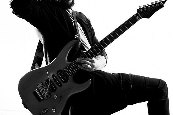 포토 JPG 해외이미지 남자 연주 흑백 한명 상반신 성인 옆모습 기타 역동적 매기 기타리스트 로큰롤 락스타 성인남자한명만 해외포토 1 음악 뷰포인트 컨셉 모션 현악기 촬영기법 사람 연주자 남자한명만 성인남자만 파일형식 이미지허브