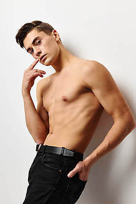 포토 JPG 해외이미지 백인 응시 남자 포즈 실내 한명 상반신 성인 옆모습 흰배경 주머니손 근육질 성인남자한명만 바디프로필 해외포토 서양인 1 시선 뷰포인트 백그라운드 모션 근육 사람 내부 헬스 흰색 몸매 남자한명만 성인남자만 파일형식 이미지허브