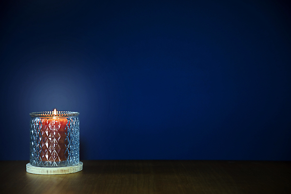 포토 JPG 해외이미지 라이프스타일 디자인 벽 백그라운드 잎 촛불 텍스트 탁자 불 휴식 주택 건강 사람없음 내부 목재 장식 파란색 빛 노란색 유행 평화 우주 스파 낭만 명상 오브젝트 향기 아로마 향 아로마테라피 테라피 내추럴 연소 광 돌봄 왁스 스타일 많음 해외포토 자연요소 나무 식물 컬러 가구 컨셉 재료 초 모션 건물 생활 뷰티 냄새 파일형식 이미지허브