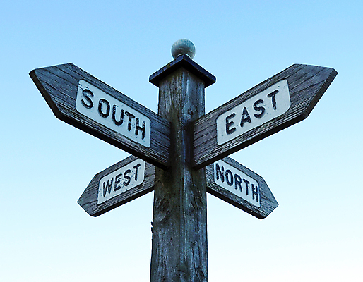 포토 JPG 해외이미지 도로 여행 이동 컨셉 지도 가이드 손가락 하늘 휴가 화살 사람없음 목재 파란색 하이킹 정보 탐험 표지판 변화 선택 나침반 방향 교차로 심볼 사인 북쪽 동쪽 네비게이션 남쪽 내추럴 고립 루트 방법 서쪽 혼란 해외포토 나무 직업 손 길 컬러 재료 교통시설 레저 알림판 파일형식 이미지허브