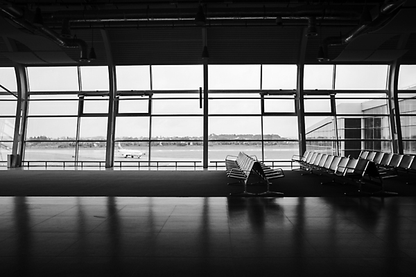 포토 JPG 해외이미지 창문 실내 사람없음 어둠 공항 창가 대기실 공항라운지 비어있는 해외포토 교통시설 내부 공간 라운지 파일형식 이미지허브