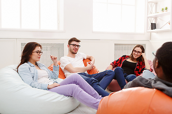 포토 JPG 해외이미지 백인 직업 학생 라이프스타일 디자인 여자 남자 행복 안경 흑인 비즈니스 통신 창문 상상 성공 협력 아이디어 함께함 실내 창조 사람 앉기 인종 사람없음 사무실 흰색 업무 비즈니스맨 그룹 토론 디자이너 스마트 공유 다민족 인턴쉽 지능 카피스페이스 콜라보레이션 브레인스토밍 해외포토 서양인 잡화 감정 컬러 컨셉 모션 내부 생활 공백 작업 직장인 파일형식 이미지허브