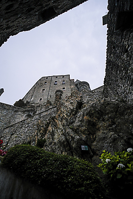 포토 JPG 해외이미지 유럽 종교 여행 건축양식 하늘 산 풍경 사람없음 건물 성당 교회 탑 이탈리아 수확 바위 중세 역사 성자 폐허 알프스 신성 수도원 산기슭 고딕 로마네스크 수녀원 신앙심 옛날 파멸 피에몬테 해외포토 건축물 건축 나라 컨셉 농업 종교건축 돌_바위 파일형식 소멸 이미지허브