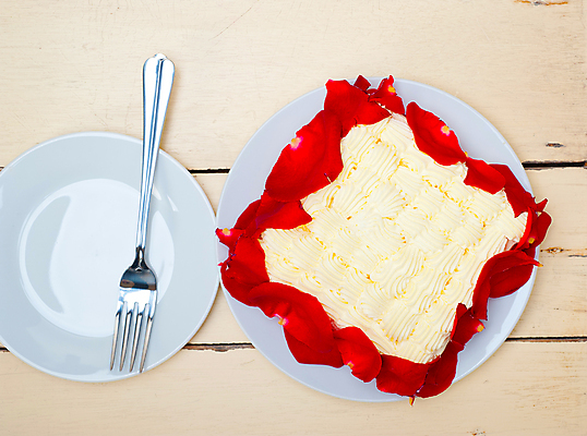 포토 JPG 해외이미지 접시 꽃잎 포크 사람없음 장미 케이크 달콤 생크림 나무배경 해외포토 식기 꽃 백그라운드 디저트 맛 크림 파일형식 이미지허브