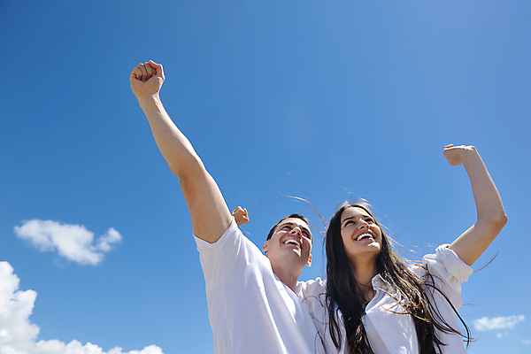 포토 JPG 해외이미지 주간 라이프스타일 커플 여자 남자 데이트 휴식 사랑 웃음 상반신 성인 야외 두명 앞모습 여름 손들기 맑음 파이팅 성인만 해외포토 자연요소 계절 감정 뷰포인트 컨셉 관계 모션 날씨 표정 사람 생활 파일형식 이미지허브