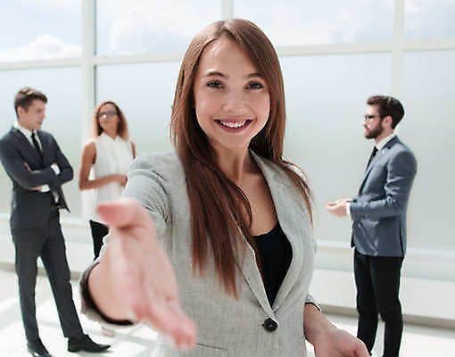 포토 JPG 해외이미지 전신 여자 남자 비즈니스 협력 실내 협상 여러명 상반신 성인 앞모습 옆모습 비즈니스우먼 손내밀기 성인만 해외포토 뷰포인트 다수 사람 손짓 내부 직장인 파일형식 이미지허브