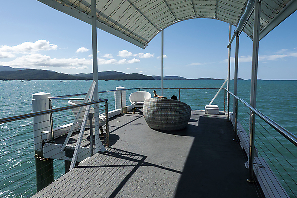 포토 JPG 해외이미지 주간 바다 의자 하늘 휴식 한명 앉기 성인 사람없음 야외 항구 맑음 승차 성인한명만 해외포토 자연요소 1 가구 컨셉 교통시설 모션 날씨 사람 성인만 파일형식 이미지허브