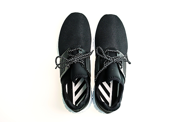 포토 JPG 해외이미지 라이프스타일 옷 스포츠 백그라운드 운동화 신발 새로움 사람 사람없음 빨간색 달리기 조깅 유행 걷기 흰색 쌍 오브젝트 고립 스타일 해외포토 컬러 컨셉 모션 생활 운동 파일형식 이미지허브