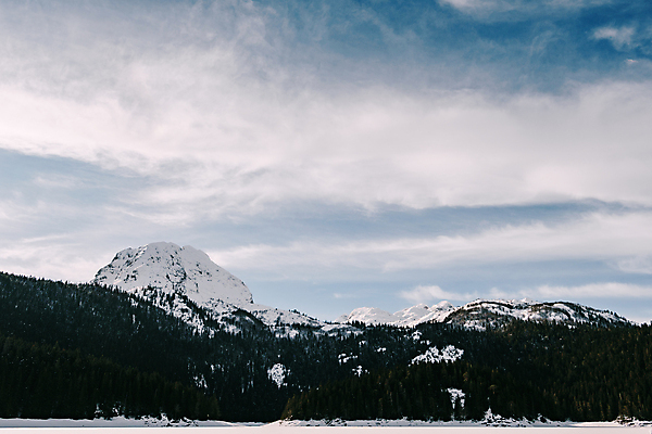 포토 JPG 해외이미지 나무 공원 호수 겨울 산 파노라마 사람없음 초록색 계곡 검은색 추위 연못 숲 언덕 내추럴 몬테네그로 전국 절정 가문비나무 해외포토 식물 계절 공공시설 컬러 촬영기법 파일형식 이미지허브