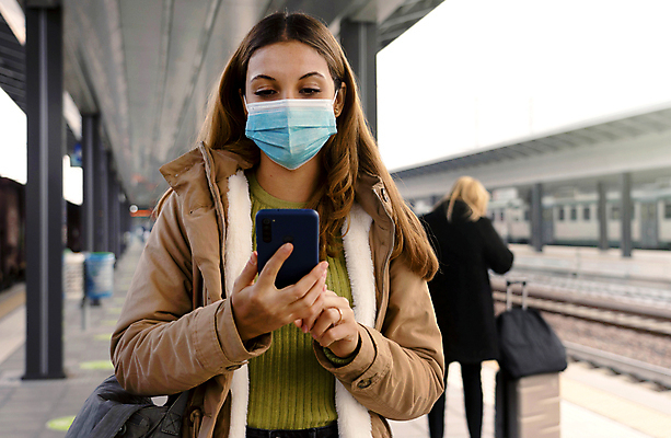 포토 JPG 해외이미지 얼굴 대학생 파도 여행 비즈니스 교통시설 모바일 가면 한명 사람 스마트폰 핸드폰 걷기 기차 도시 기다림 역 보호 출퇴근 바쁨 승객 백신 예방접종 카피스페이스 셀룰러 해외포토 1 학생 육상교통 바다 교통 컨셉 의학 모션 대중교통 신체부위 전자제품 스마트기기 공백 시설 접종 파일형식 이미지허브