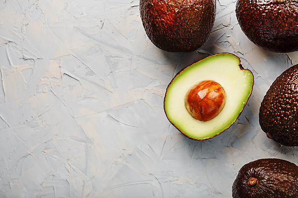 포토 JPG 해외이미지 과일 회색배경 단면 씨앗 사람없음 하이앵글 신선 유기농 아보카도 카피스페이스 해외포토 식물 웰빙 뷰포인트 백그라운드 공백 회색 파일형식 이미지허브