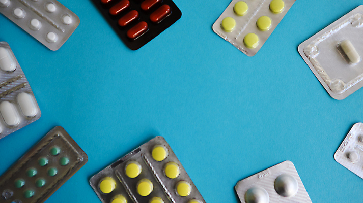 포토 JPG 해외이미지 백그라운드 컨셉 포장 건강 사람없음 치료 파란색 컬러풀 알약 약 고통 흰색 바이러스 질병 약국 질감 두통 처방 조제 보충 돌봄 복용 약사 전염병 증상 진통제 편두통 헬프 항생제 해외포토 감정 컬러 의학 모션 도움 만들기 파일형식 이미지허브