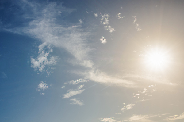 포토 JPG 해외이미지 백그라운드 자연 하늘 날씨 사람없음 파란색 빛 햇빛 뷰티 흰색 천국 솜털 해외포토 컬러 태양 생태계 파일형식 이미지허브