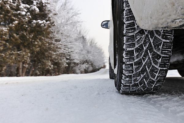 포토 JPG 해외이미지 나무 계절 도로 여행 백그라운드 겨울 패턴 교통시설 자동차 자연 날씨 안전 사람없음 야외 얼음 검은색 운전 추위 흰색 시골 바퀴 닫기 위험 묘사 속도 질감 타이어 밟기 고무 선로 자동 눈내림 카피스페이스 해외포토 자연요소 식물 길 육상교통 컬러 교통 컨셉 무늬 모션 눈_날씨 공백 시설 생태계 파일형식 이미지허브
